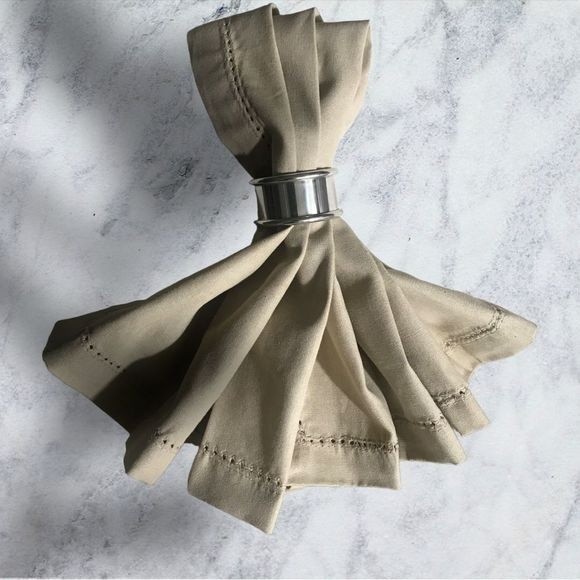 Pewter Napkin Rings & Linen Napkins - Picture 3 of 7